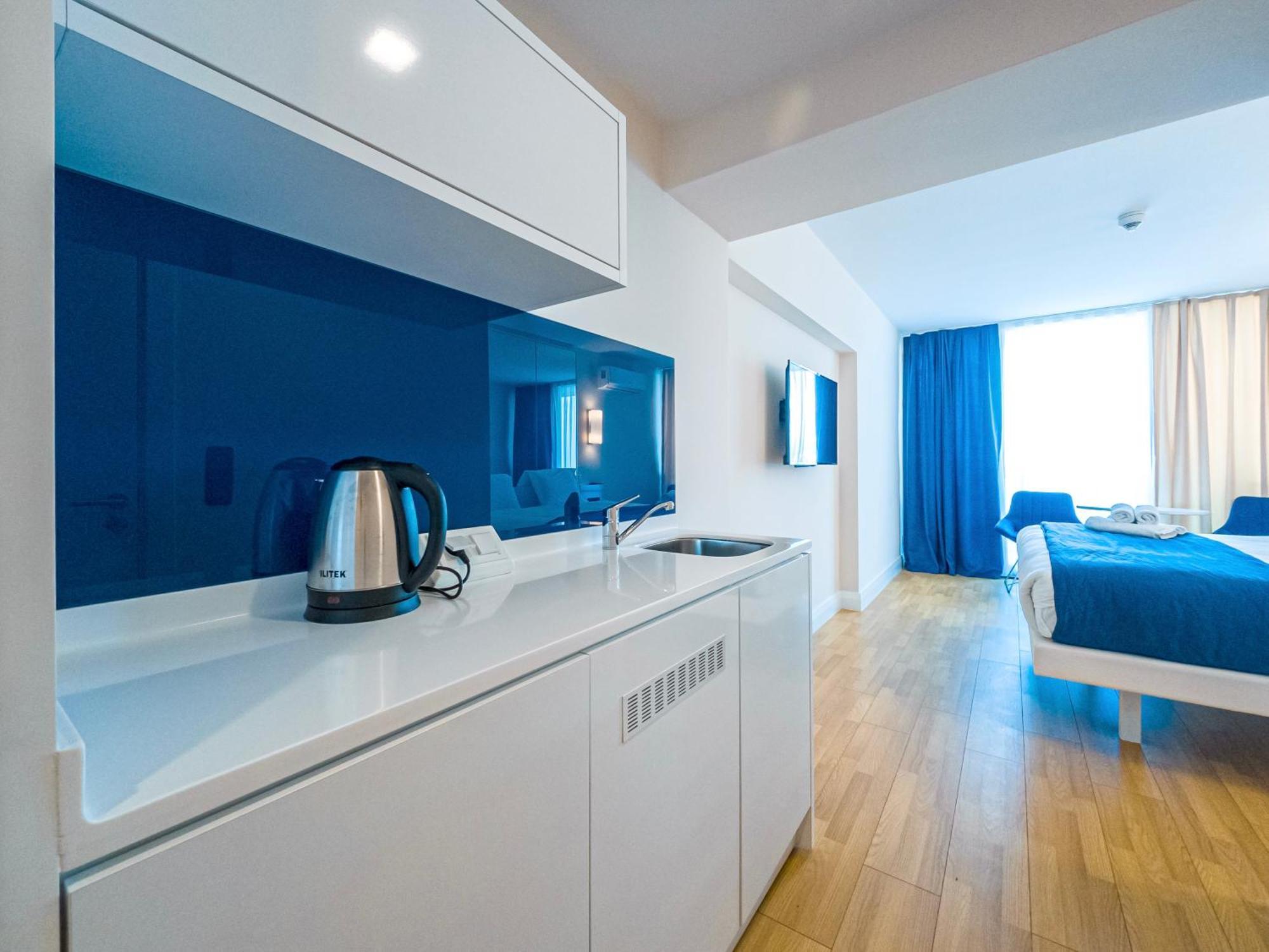Amazing View Apartments バトゥーミ エクステリア 写真